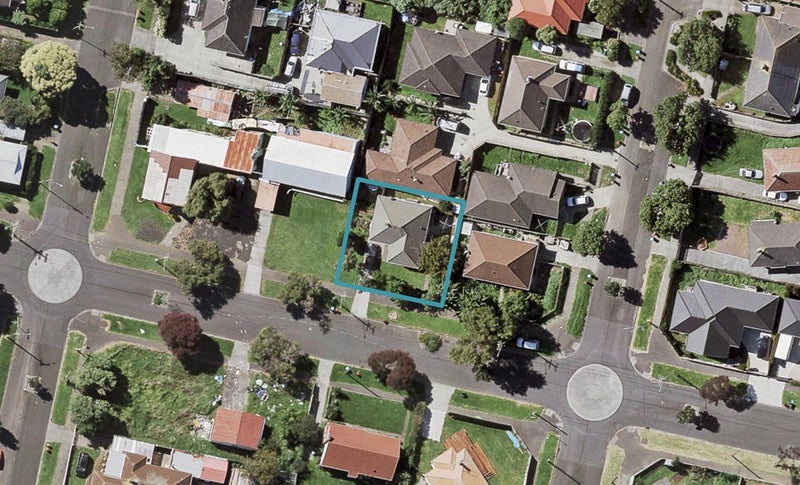 12 Anderson Avenue, Point England, Auckland - Carousel 1