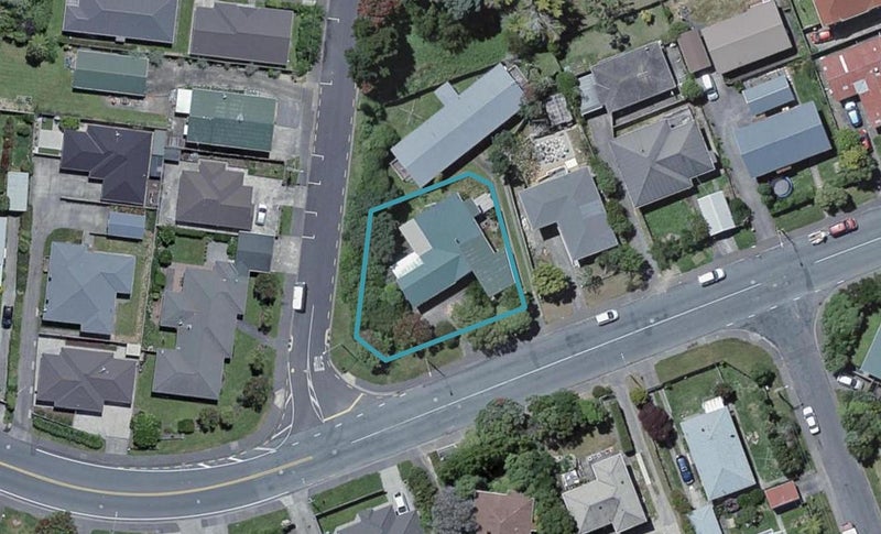 33 Horokiwi Road West, Newlands, Wellington - Carousel 1