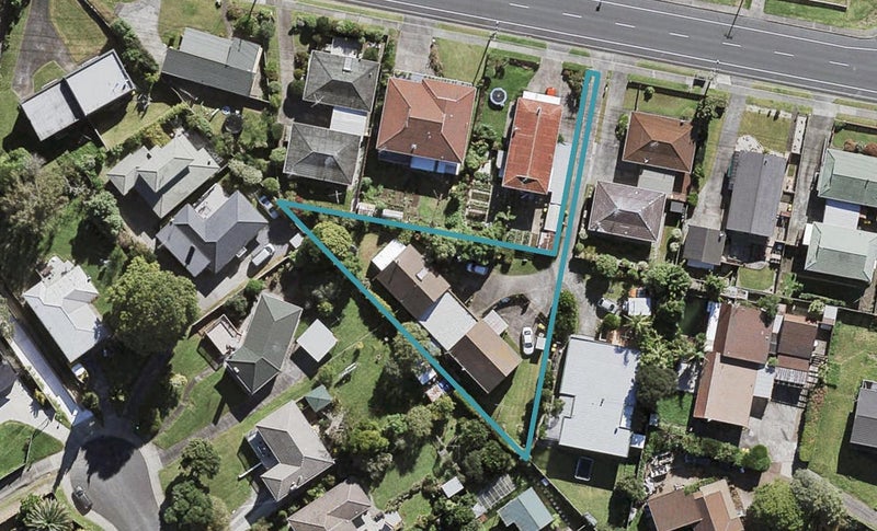 2/129 Chivalry Road, Glenfield, Auckland - Carousel 1