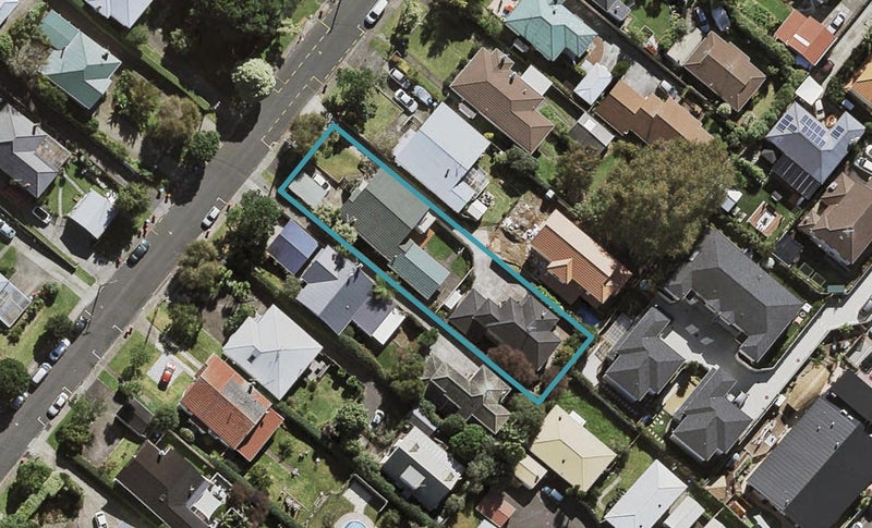 12A Aliford Avenue, One Tree Hill, Auckland - Carousel 1