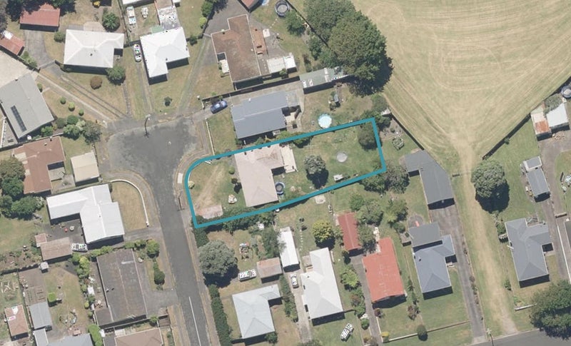 2 Harris Place, Gonville, Whanganui - Carousel 1