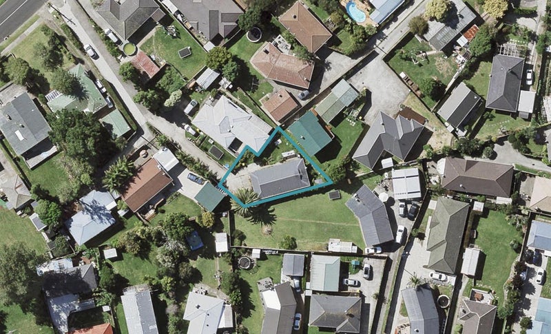 20A Tiraumea Drive, Pakuranga, Auckland - Carousel 1