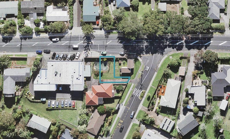 1D Stottholm Road, Titirangi, Auckland - Carousel 1