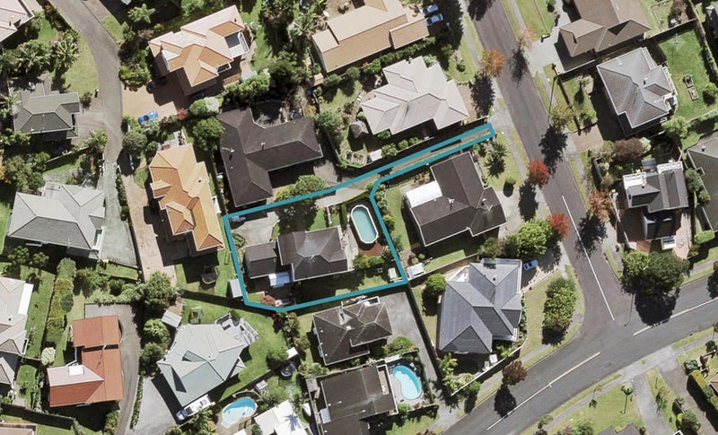 39 Whiting Grove, West Harbour, Auckland - Carousel 1