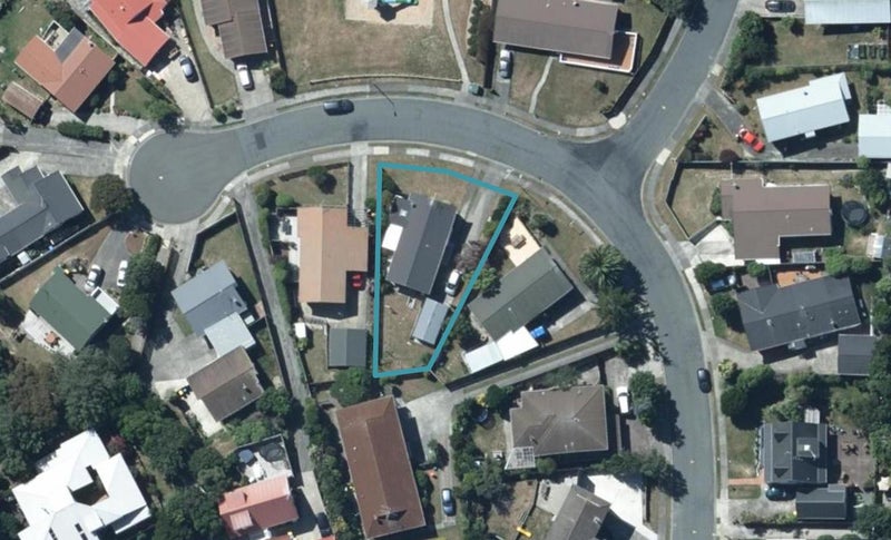 35 Bodmin Terrace, Camborne, Porirua - Carousel 1