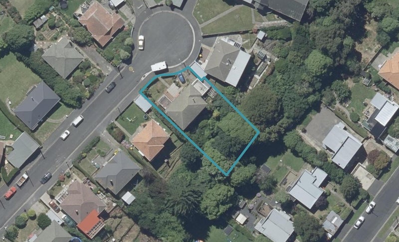 10 Holyrood Avenue, Wakari, Dunedin - Carousel 1