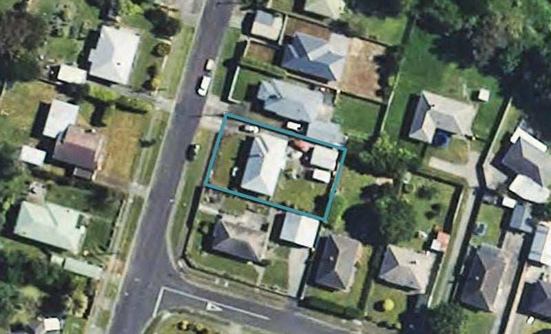 4 Gladstone Street, Hawera - Carousel 1