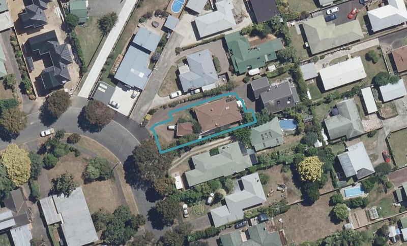 48 Queenwood Avenue, Queenwood, Hamilton - Carousel 1
