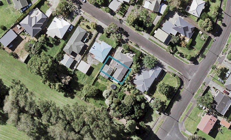 4B Bromley Place, Glen Innes, Auckland - Carousel 1