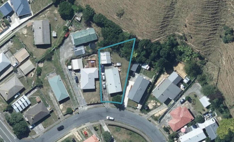 124 Arahura Crescent, Waitangirua, Porirua - Carousel 1