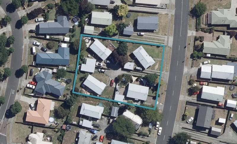 44 Lloyd Drive, Nawton, Hamilton - Carousel 1