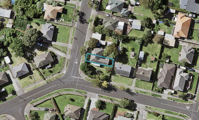 48D Tamatea Avenue, Point England, Auckland - Carousel 1