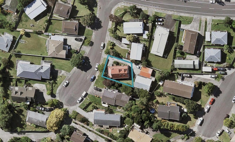 4 Helicon Place, Totara Vale, Auckland - Carousel 1