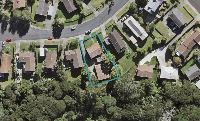 1/8 Thistledew Place, Bayview, Auckland - Carousel 1