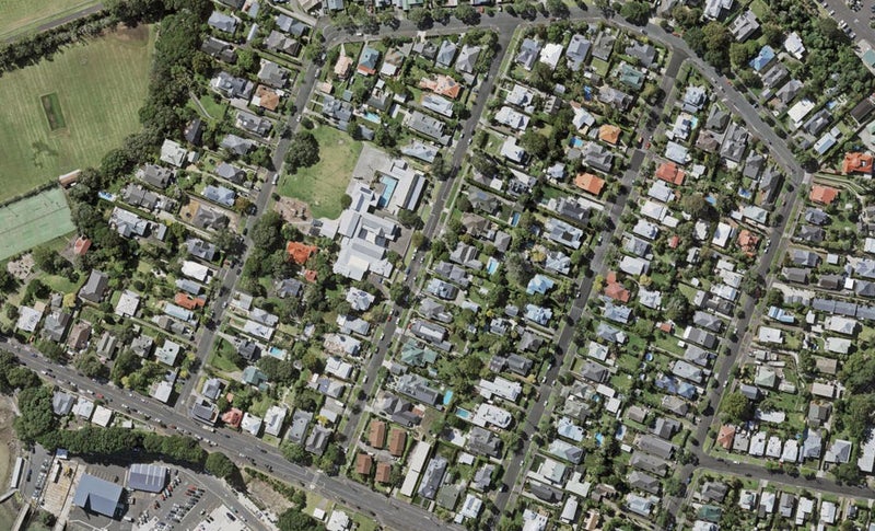 16 Russell Street, Stanley Point, Auckland - Carousel 1