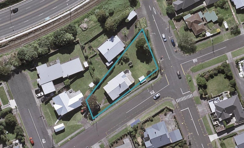 63 Waiwaka Terrace, Strandon, New Plymouth - Carousel 1