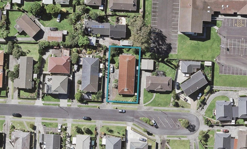 2/14 Benygloe Place, Highland Park, Auckland - Carousel 1