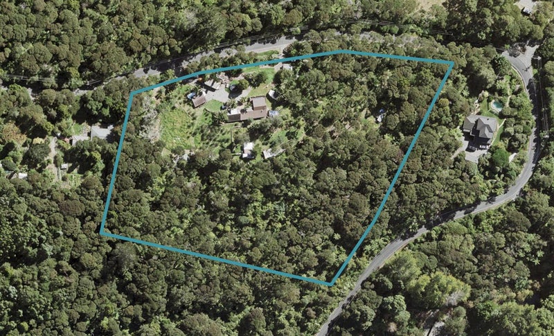 10 Kellys Road, Oratia, Auckland - Carousel 1