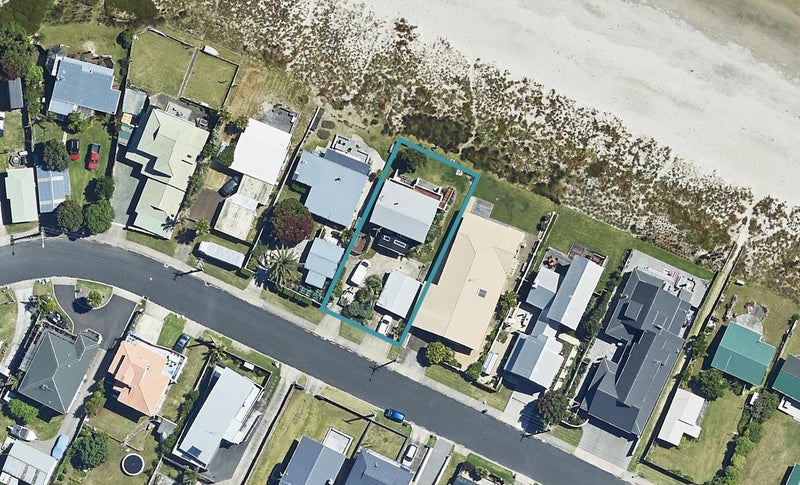 19 Karewa Parade, Papamoa Beach, Papamoa - Carousel 1