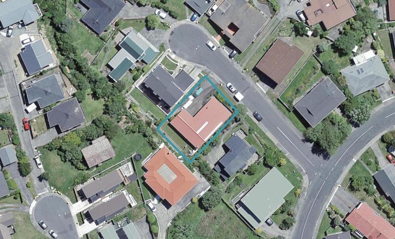 5 Epping Grove, Karori, Wellington - Carousel 1