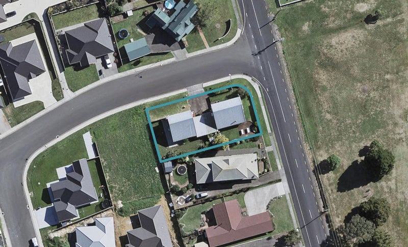 1/96 Racecourse Road, Waiuku, Auckland - Carousel 1