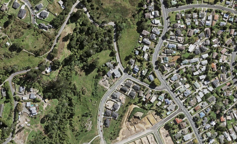 8 Chamberlain Road, Massey, Auckland - Carousel 1
