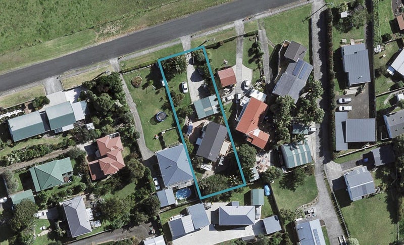 16 Beach Road, Waiuku - Carousel 1