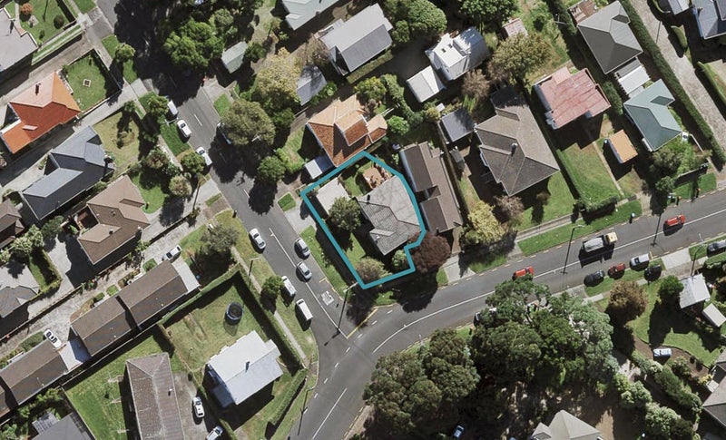 24 Hayr Road, Three Kings, Auckland - Carousel 1