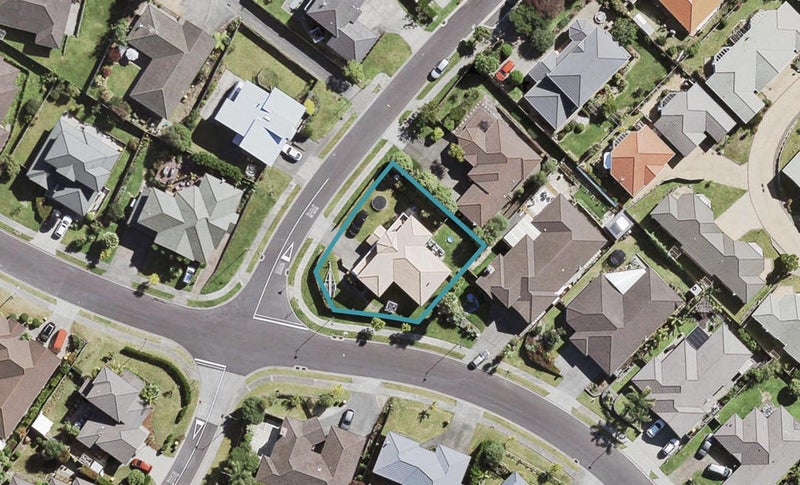 8 Zeus Avenue, Henderson, Auckland - Carousel 1