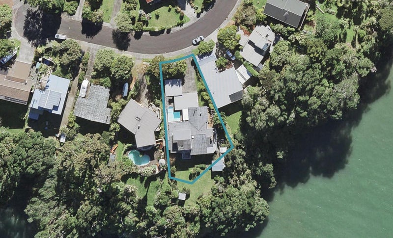 12 Valkyria Place, Beach Haven, Auckland - Carousel 1