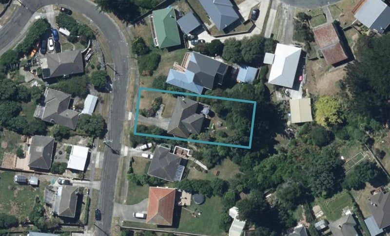 7 Spur Grove, Titahi Bay, Porirua - Carousel 1