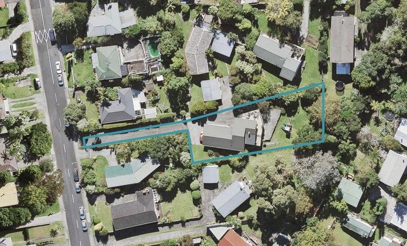 11 Hilling Street, Titirangi, Auckland - Carousel 1