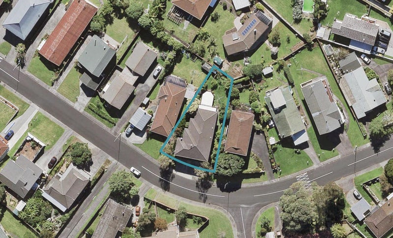 10 Pakira Avenue, Glendene, Auckland - Carousel 1