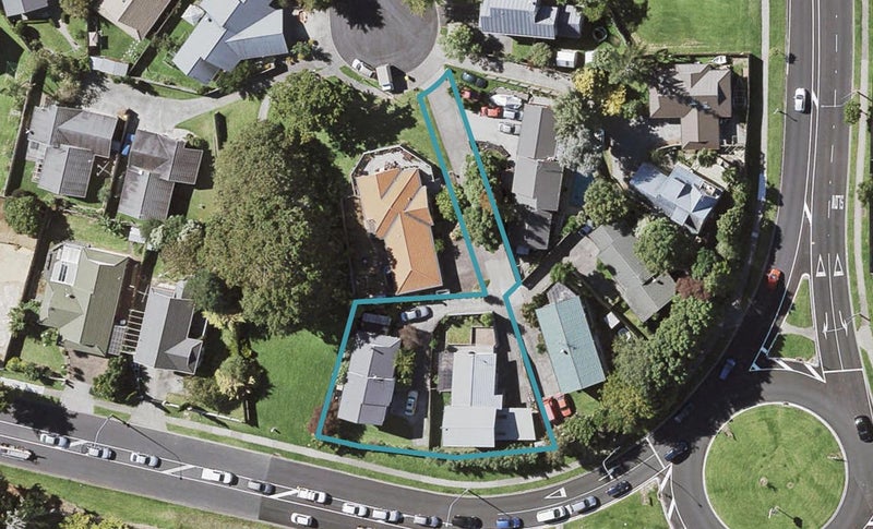 2/21 Lochend Place, Highland Park, Auckland - Carousel 1