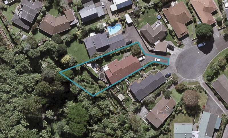 10 Hunter Place, Merrilands, New Plymouth - Carousel 1