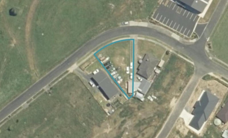 16 Heather Green Avenue, Meremere - Carousel 1