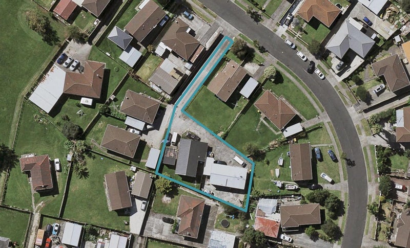 2/27 Dillon Crescent, Clover Park, Auckland - Carousel 1