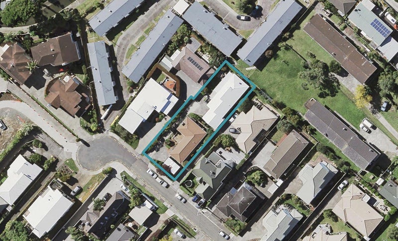 2/5 Stratford Avenue, Milford, Auckland - Carousel 1