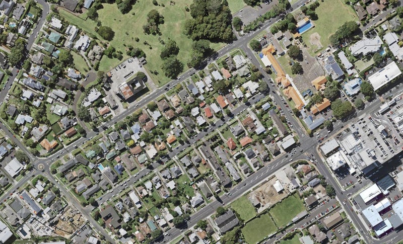 11 Lomond Street, Takapuna, Auckland - Carousel 1