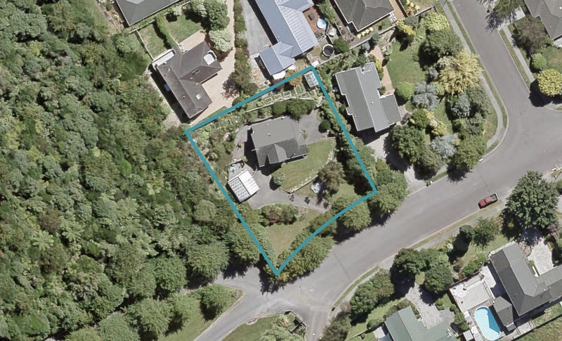 10 Emerald Hill Drive, Birchville, Upper Hutt - Carousel 1