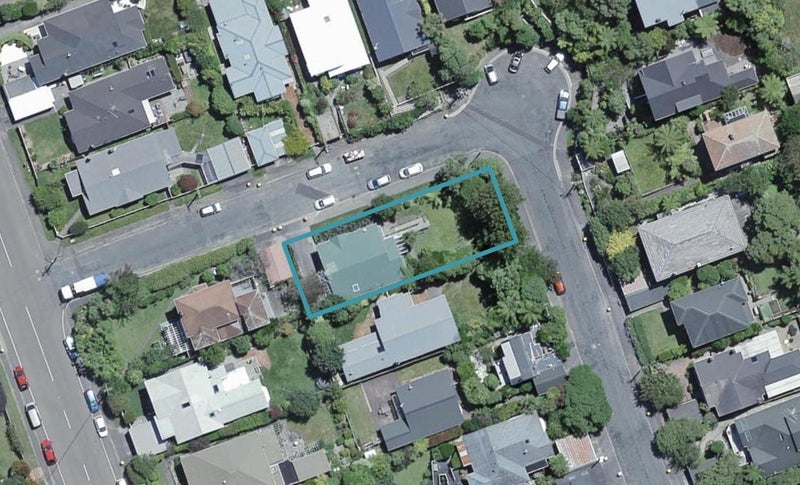 11 Newcombe Crescent, Karori, Wellington - Carousel 1