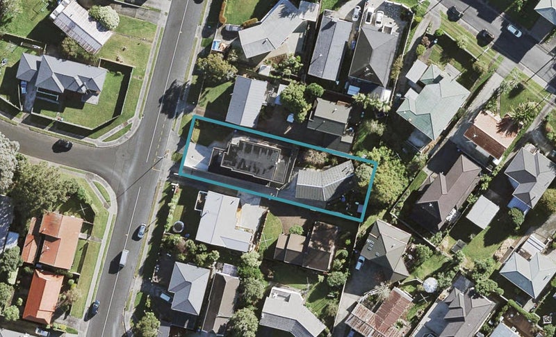 14 Canberra Avenue, Lynfield, Auckland - Carousel 1