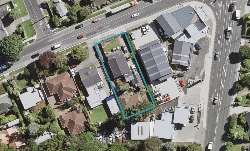 2/4 Beach Road, Pahurehure, Papakura - Carousel 1