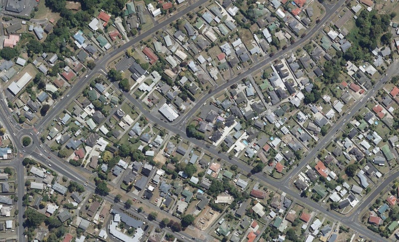 2 Bruce Avenue, Glenview, Hamilton - Carousel 1