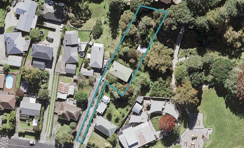 14 La Rosa Street, Green Bay, Auckland - Carousel 1