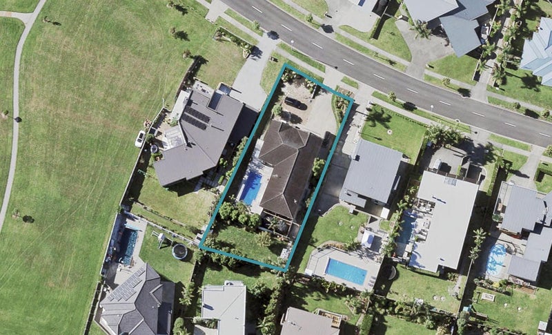 12 Intrepid Crescent, Beachlands, Auckland - Carousel 1