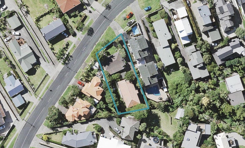 2/36 Kowhai Road, Campbells Bay, Auckland - Carousel 1