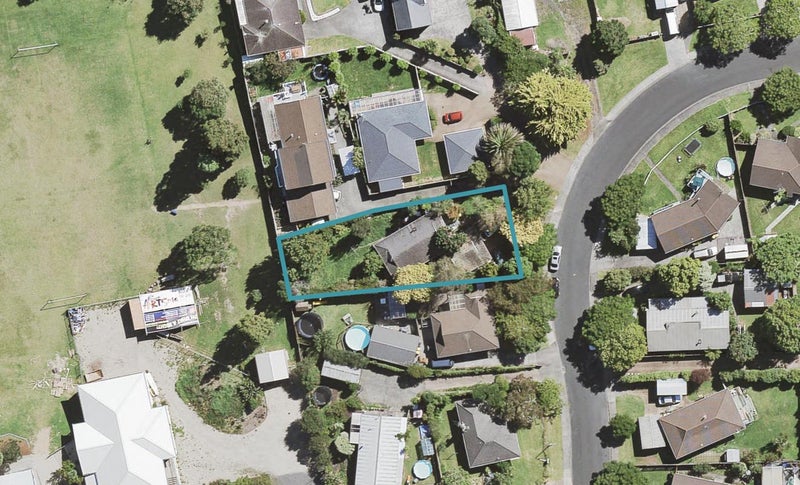 12 Redlands Grove, Swanson, Auckland - Carousel 1
