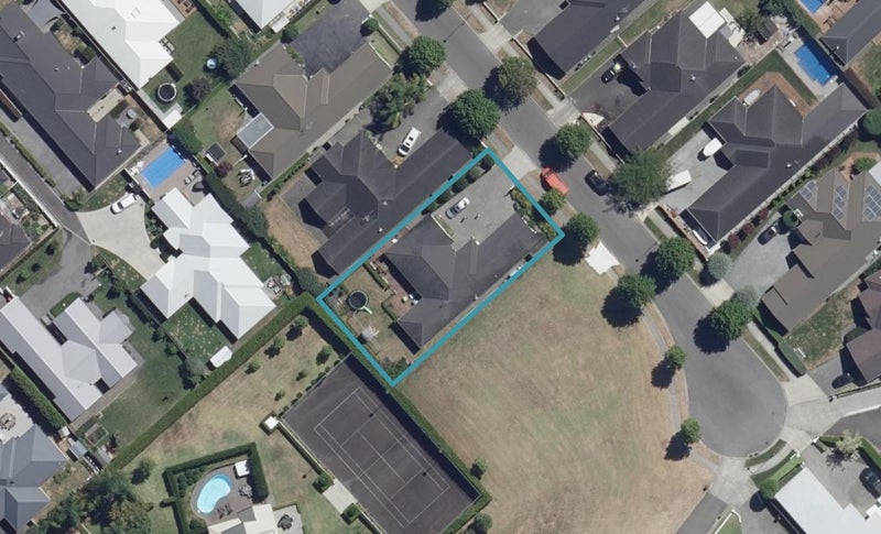 8 Bree Place, Flagstaff, Hamilton - Carousel 1