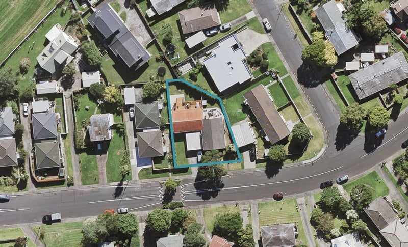 1/82 Moore Street, Hillcrest, Auckland - Carousel 1